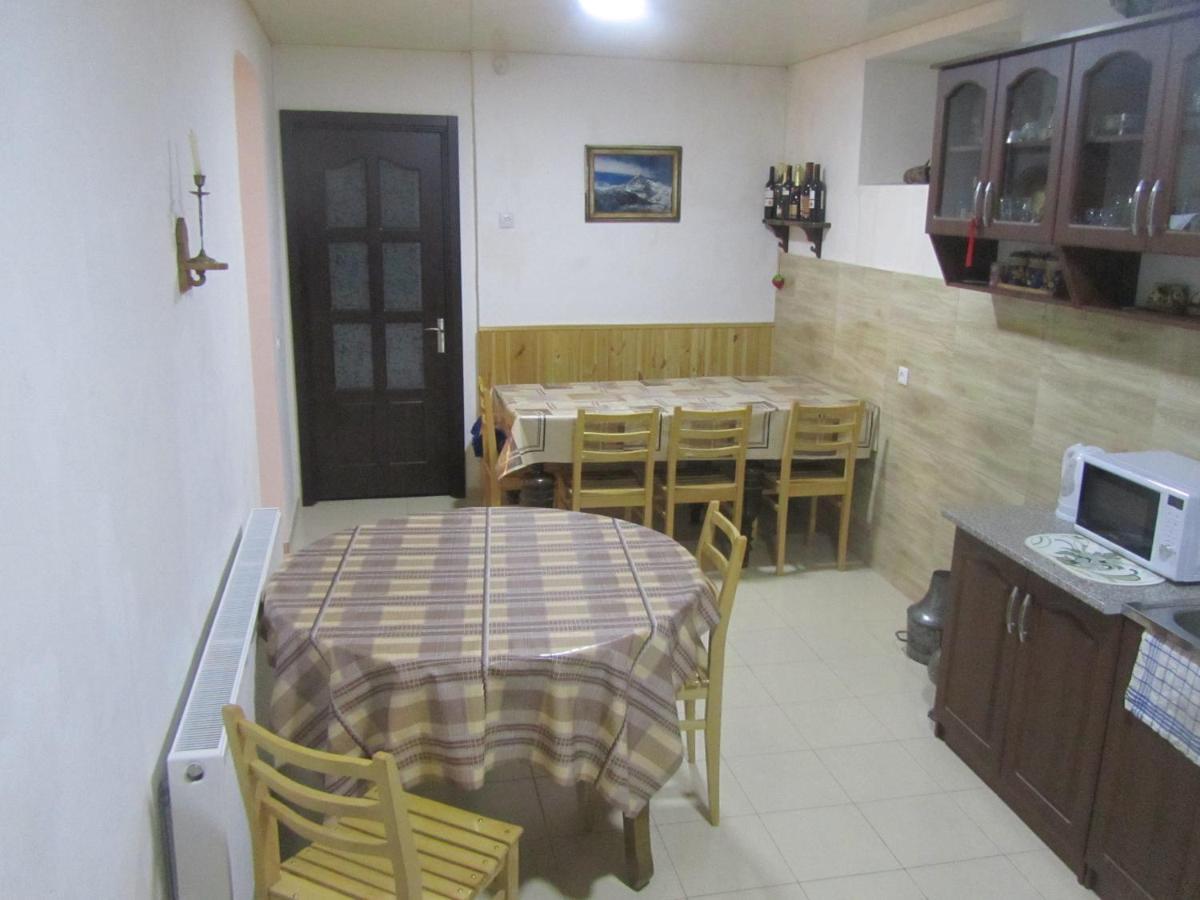 Guest House Lela Rezo Kazbegi Eksteriør bilde